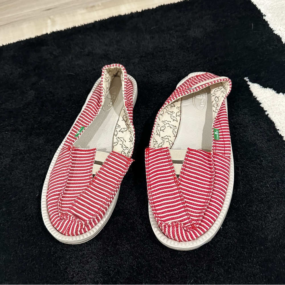 Women’s Sanks size 8!